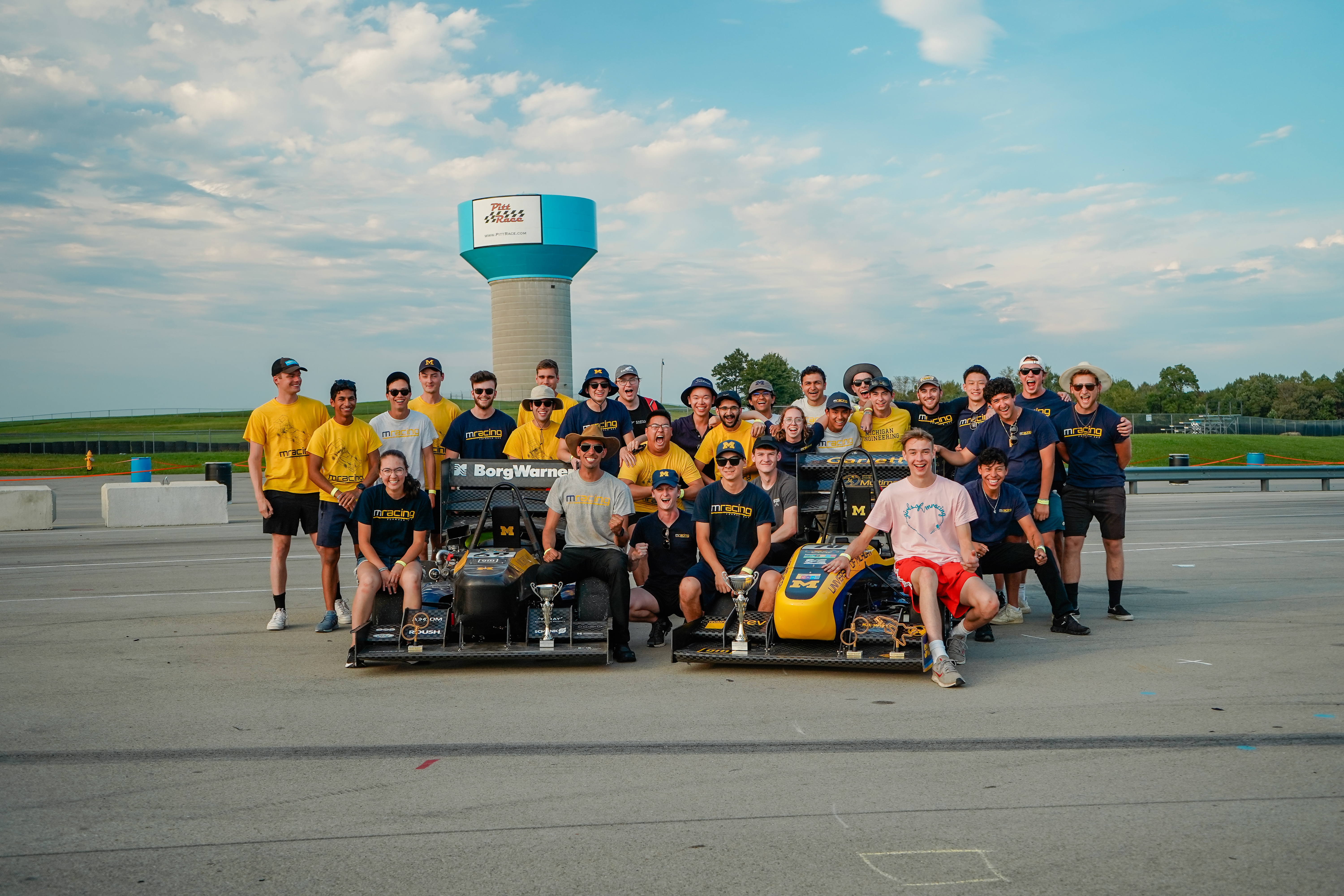 Team picture with MR23 at MIS